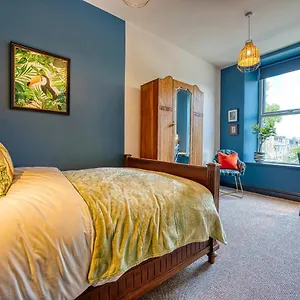 Guest house New! Unique - Perfect For Business